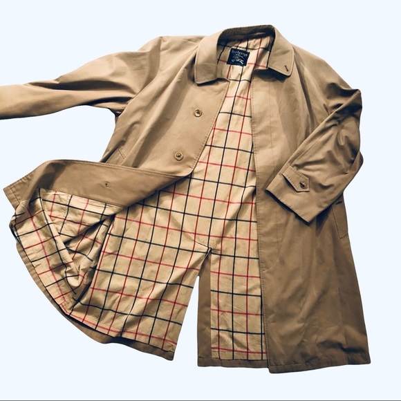 Burberrys tan trench coat vintage size L